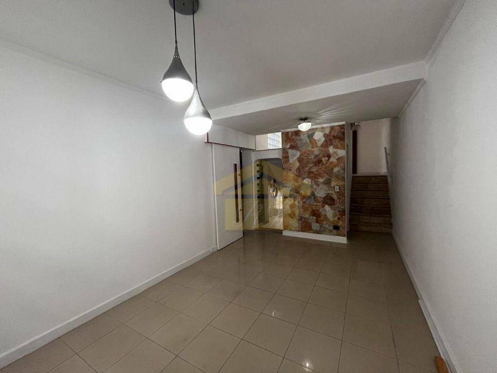 Sobrado para alugar com 3 quartos, 210m² - Foto 1