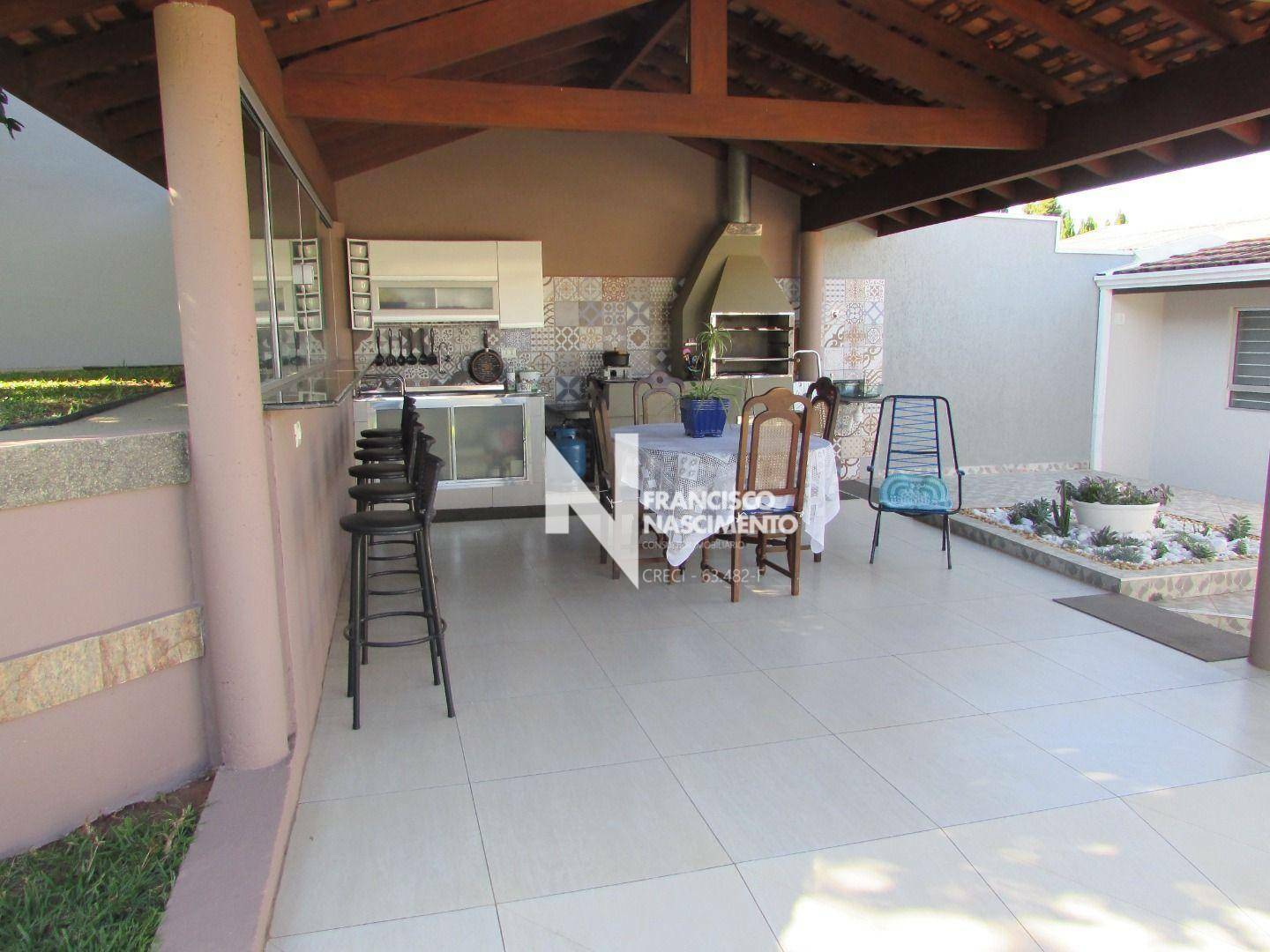 Casa à venda com 2 quartos, 177m² - Foto 4