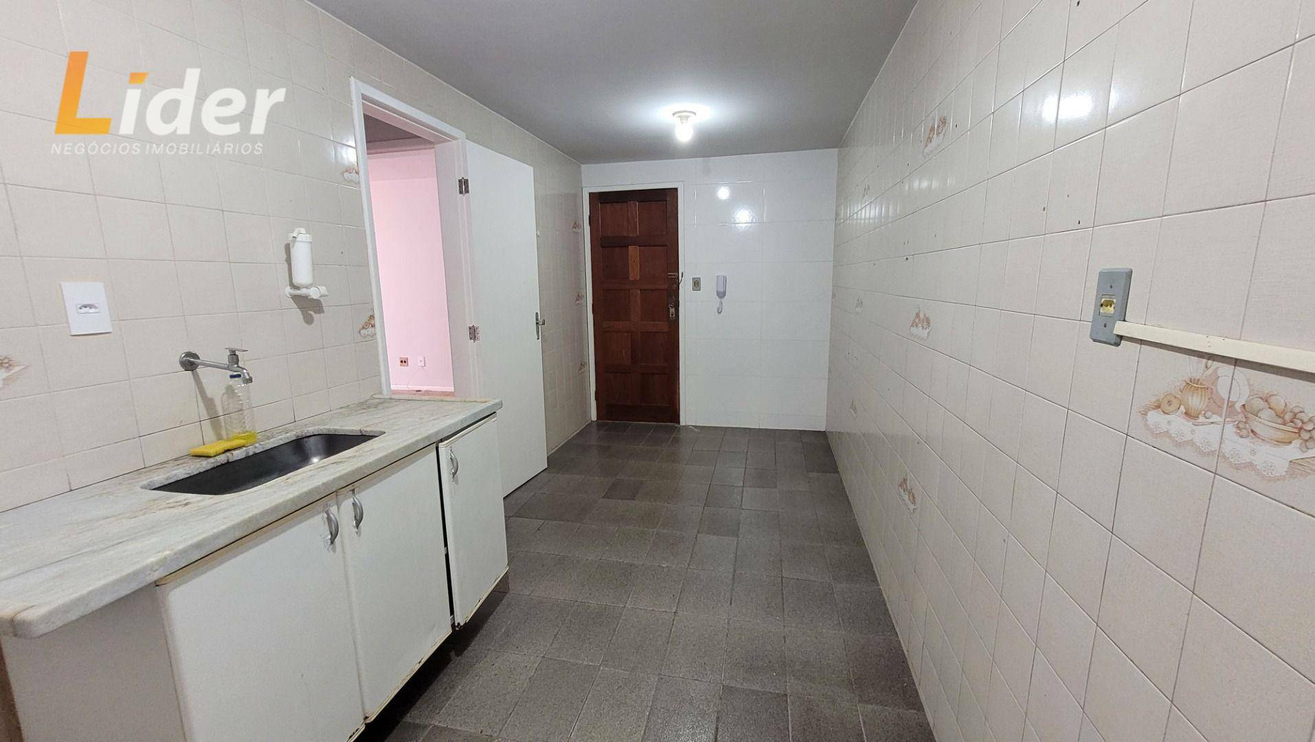 Apartamento para alugar com 2 quartos, 70m² - Foto 11