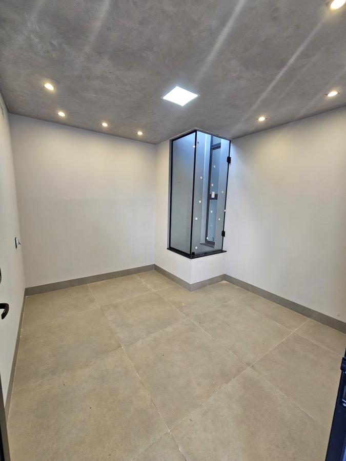 Casa à venda com 3 quartos, 250m² - Foto 2