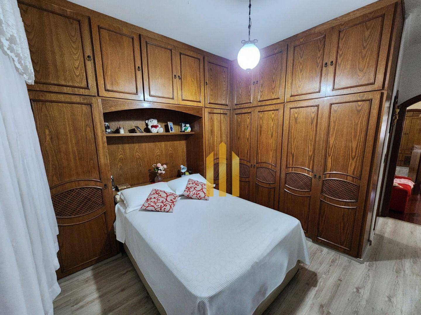 Casa à venda com 3 quartos, 250m² - Foto 10