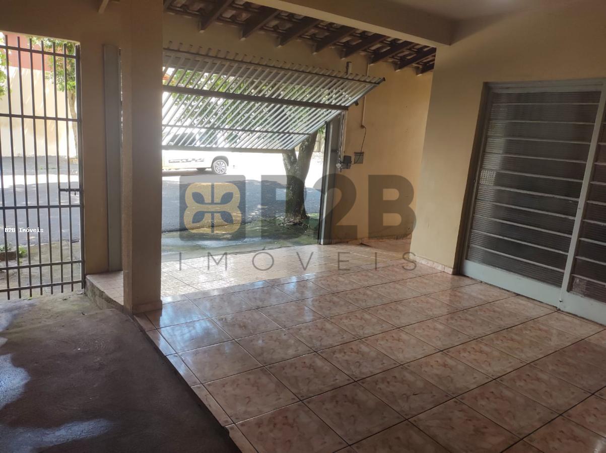 Casa à venda com 3 quartos, 109m² - Foto 1