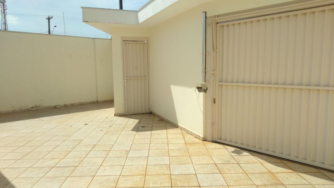 Casa à venda com 2 quartos, 440m² - Foto 4