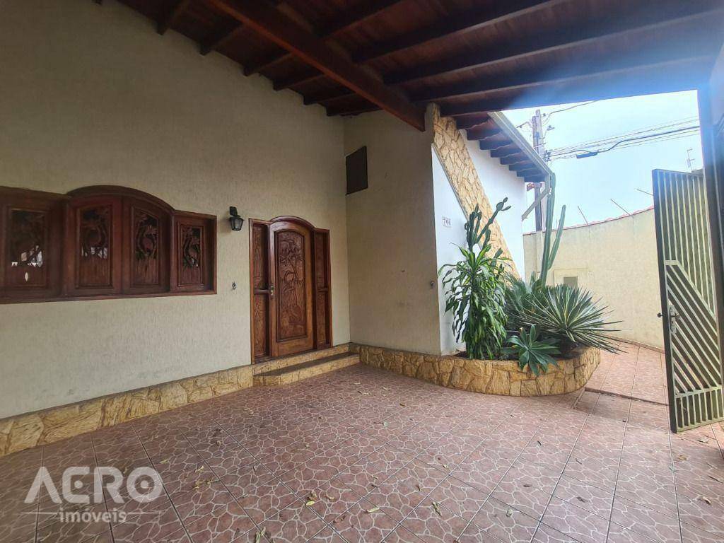 Casa à venda com 3 quartos, 223m² - Foto 2