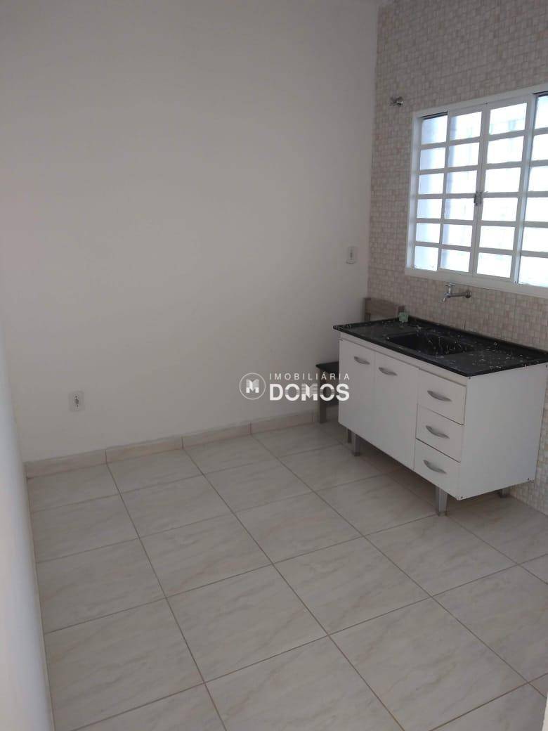 Casa à venda com 3 quartos, 90m² - Foto 12