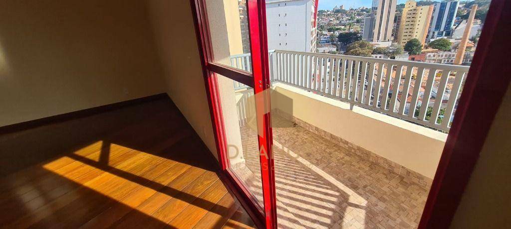 Apartamento à venda com 4 quartos, 150m² - Foto 2