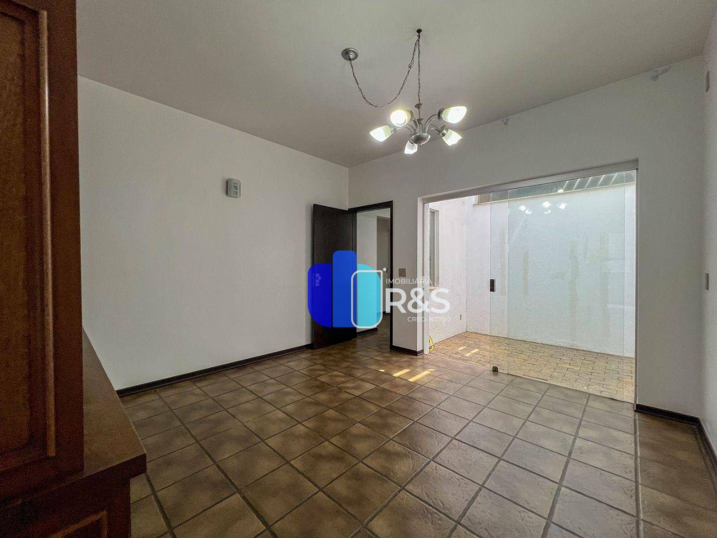 Casa para alugar com 3 quartos, 230m² - Foto 11