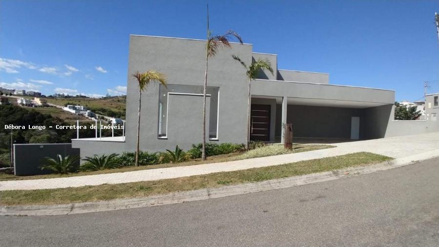 Casa de Condomínio à venda com 4 quartos, 305m² - Foto 1