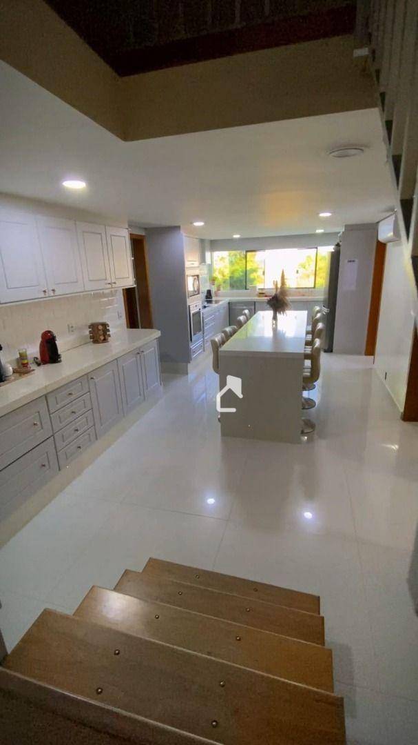 Casa à venda e aluguel com 3 quartos, 305m² - Foto 14