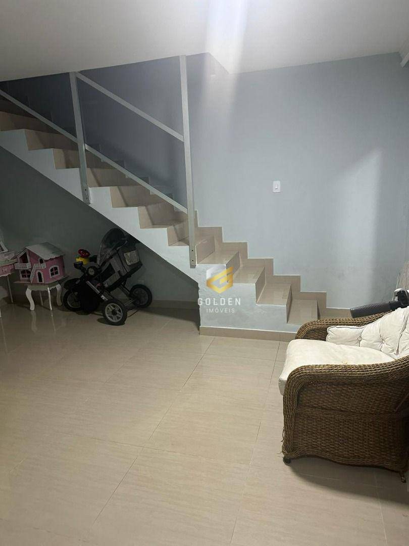 Casa de Condomínio à venda com 5 quartos, 225m² - Foto 2