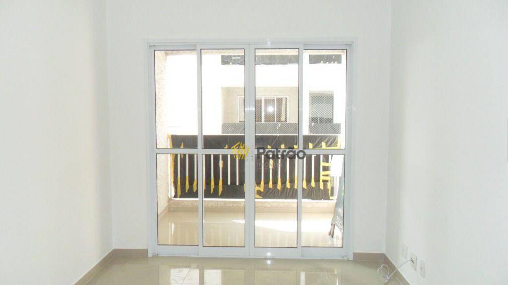 Apartamento para alugar com 2 quartos, 64m² - Foto 10