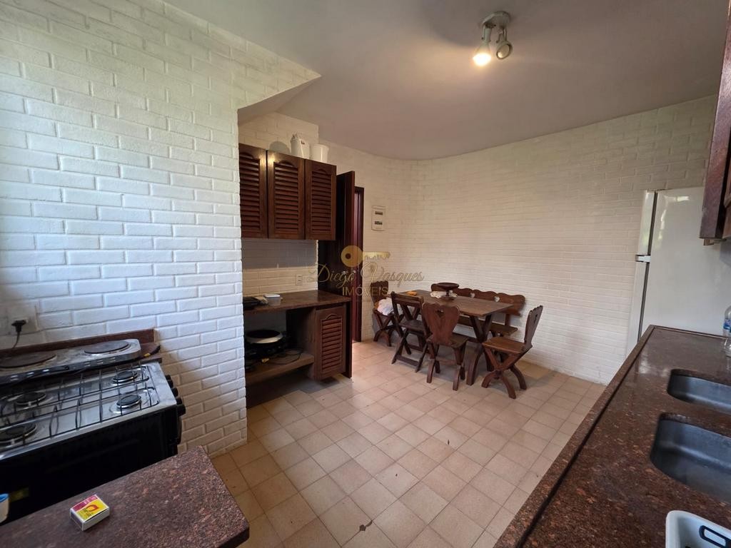 Casa de Condomínio para alugar com 4 quartos, 330m² - Foto 13