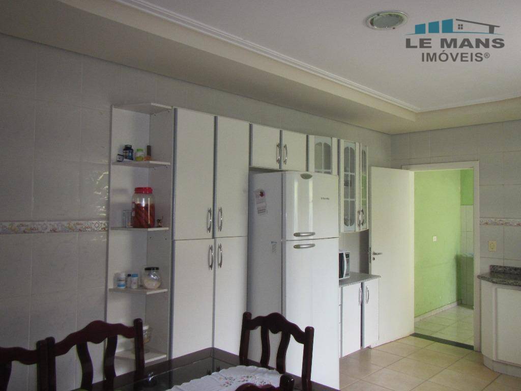 Casa à venda com 3 quartos, 197m² - Foto 8