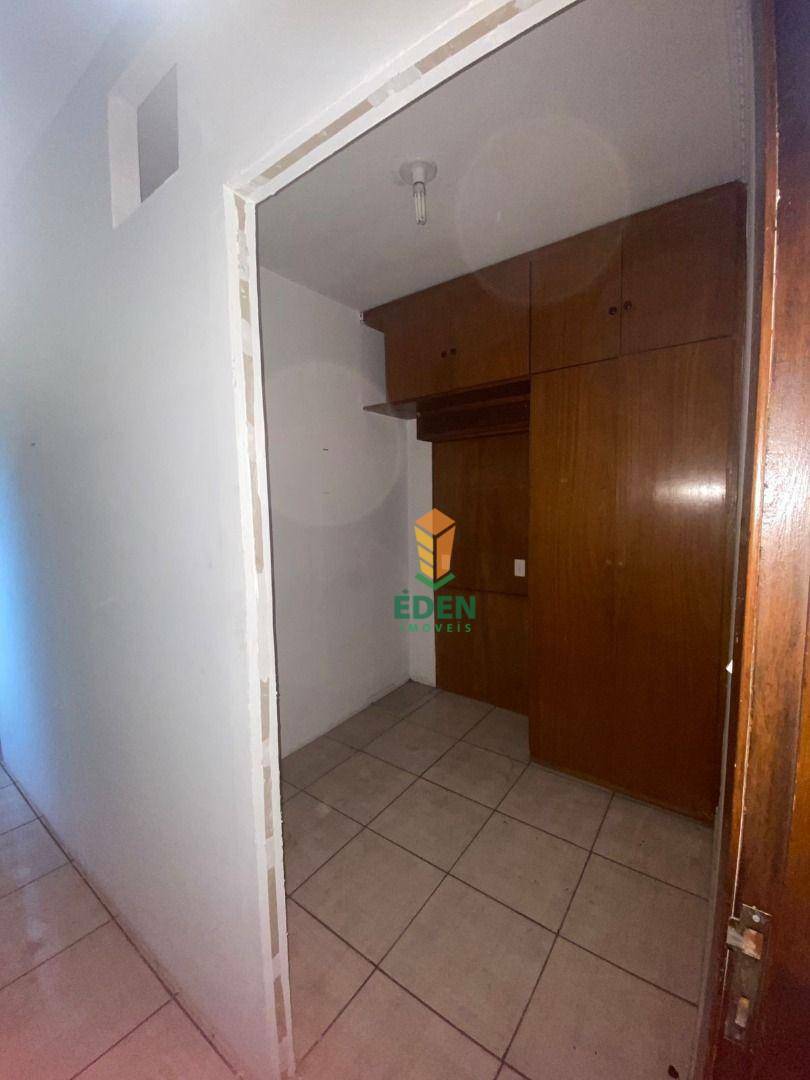 Casa para alugar com 4 quartos, 270m² - Foto 28