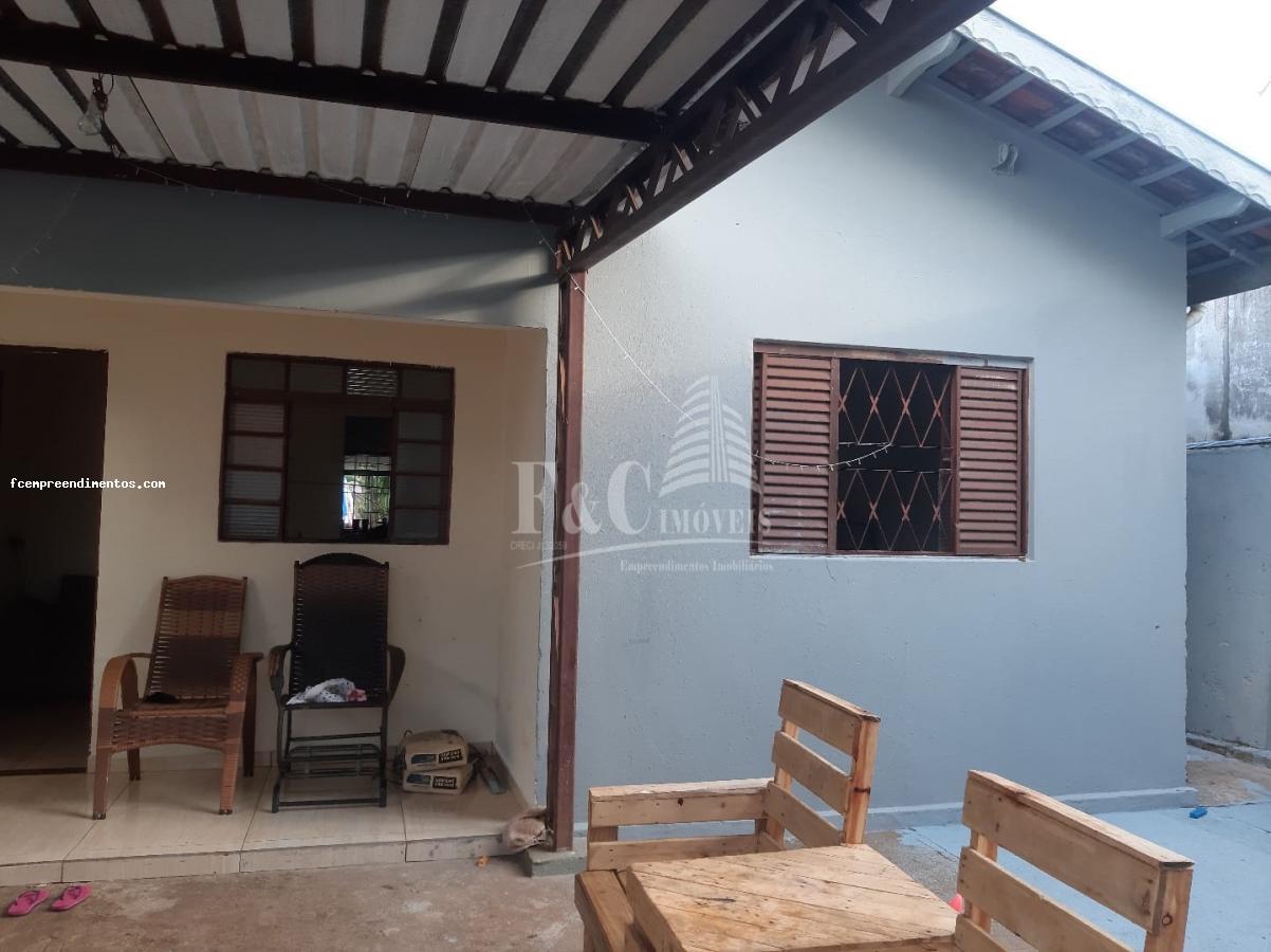 Casa à venda com 2 quartos, 200m² - Foto 1