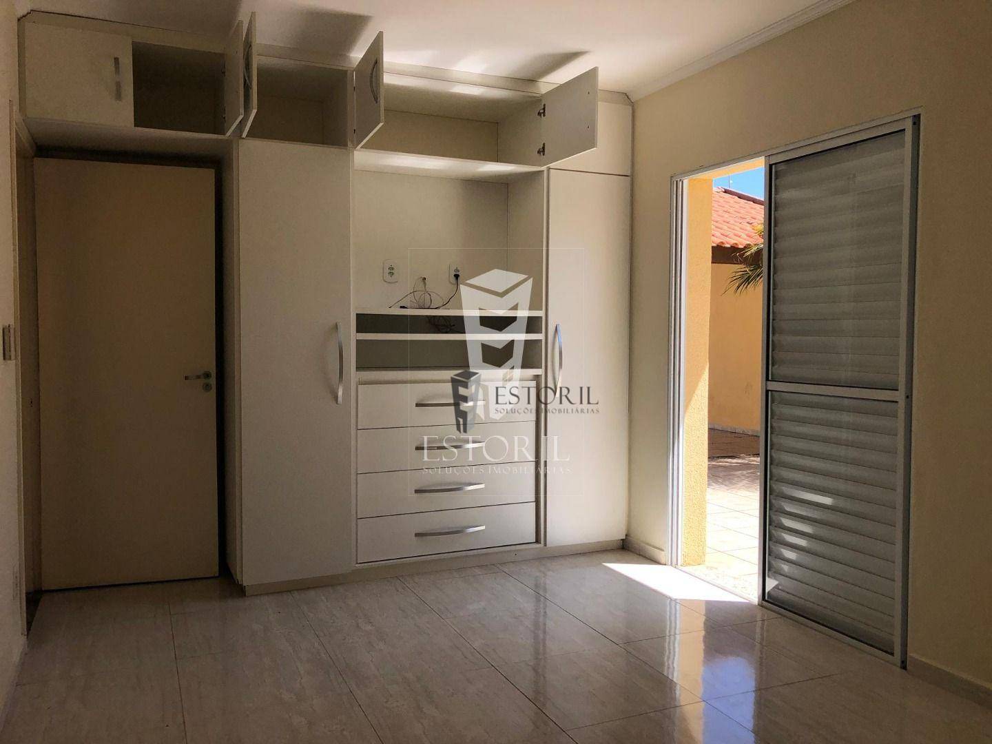 Casa à venda com 3 quartos, 183m² - Foto 1