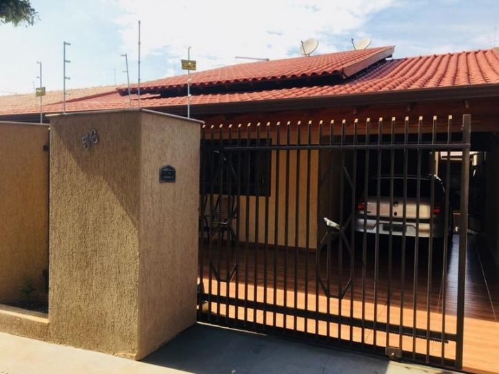 Casa à venda com 3 quartos, 200m² - Foto 2