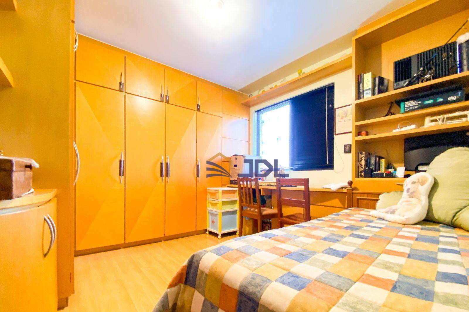 Apartamento à venda com 4 quartos, 234m² - Foto 7