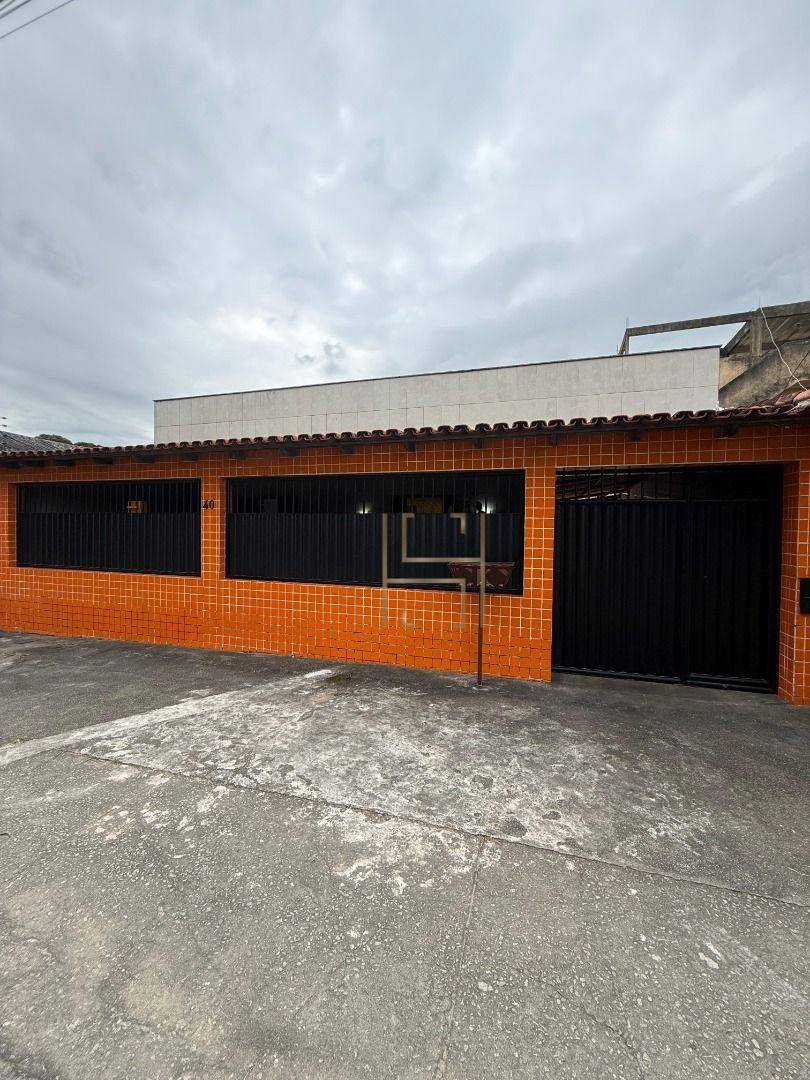 Casa, 3 quartos, 242 m² - Foto 2