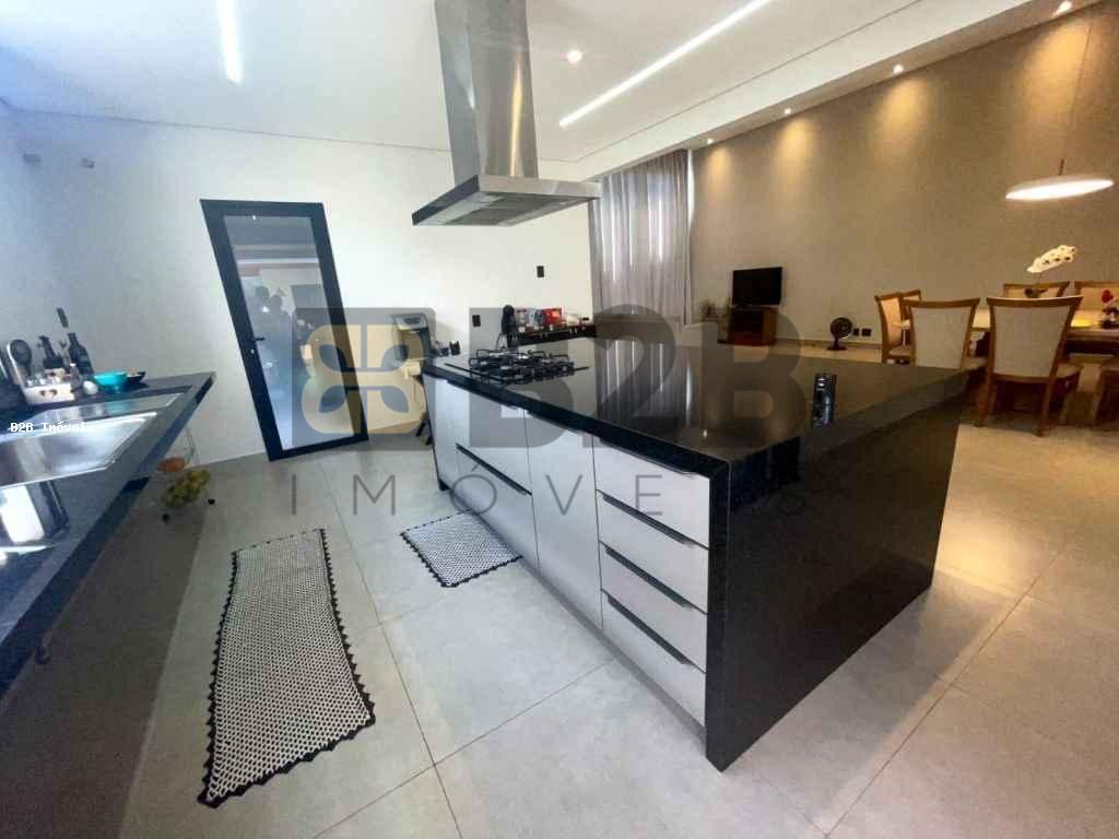 Casa de Condomínio à venda com 3 quartos, 285m² - Foto 3