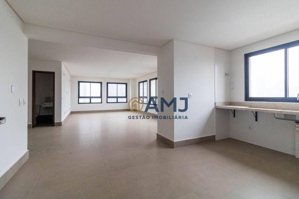 Apartamento à venda com 3 quartos, 161m² - Foto 2