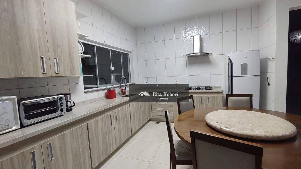 Casa à venda com 4 quartos, 170m² - Foto 3