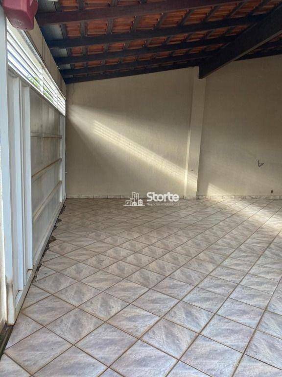 Casa à venda com 5 quartos, 220m² - Foto 3