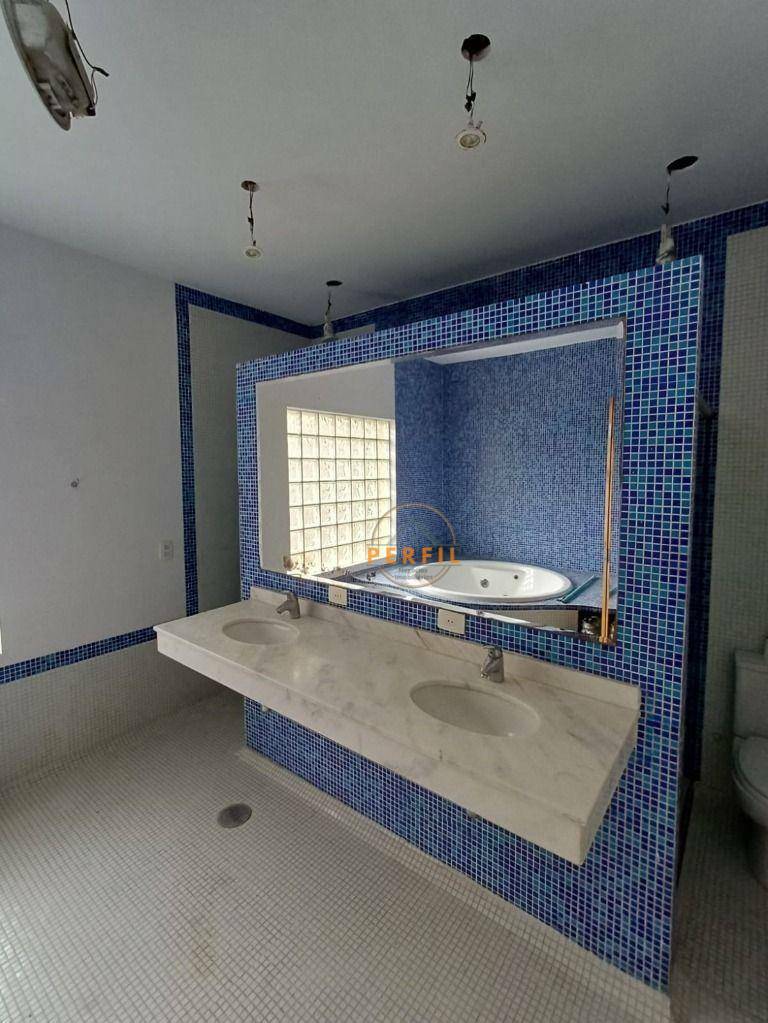 Casa de Condomínio à venda e aluguel com 6 quartos, 600m² - Foto 8