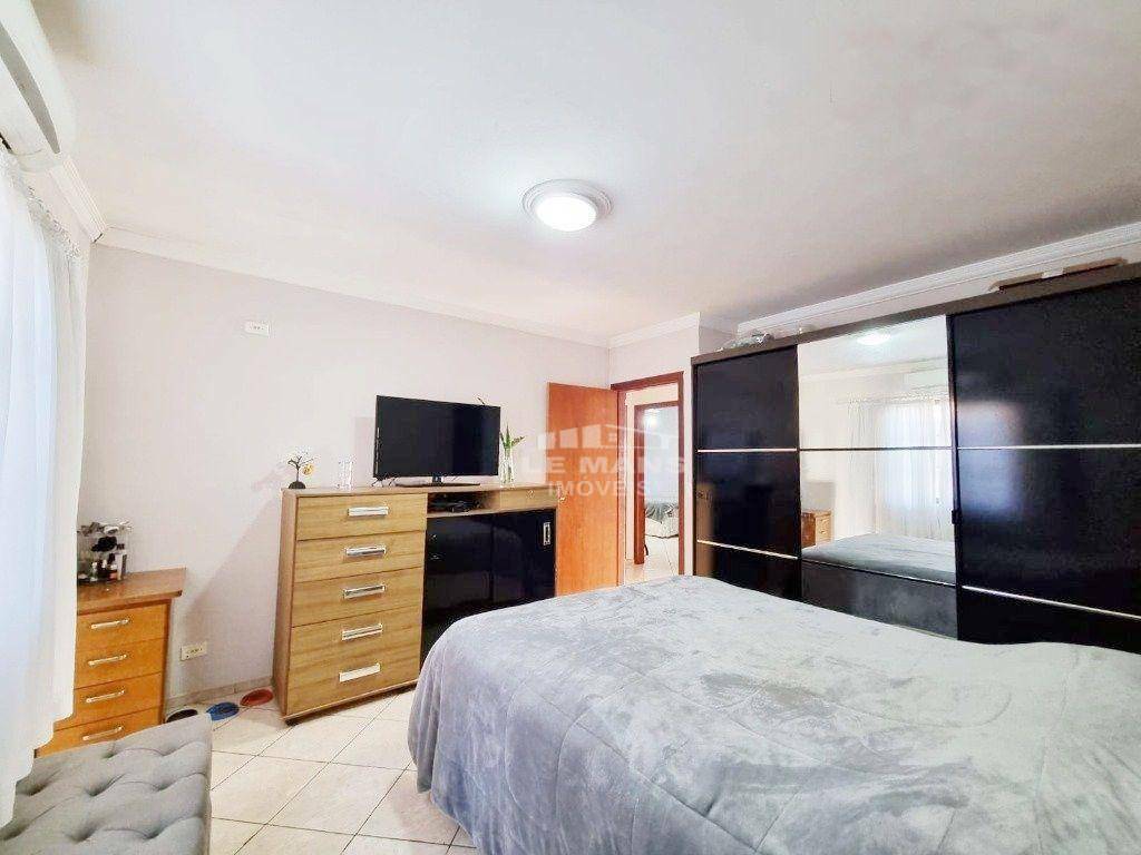 Casa à venda com 4 quartos, 210m² - Foto 18