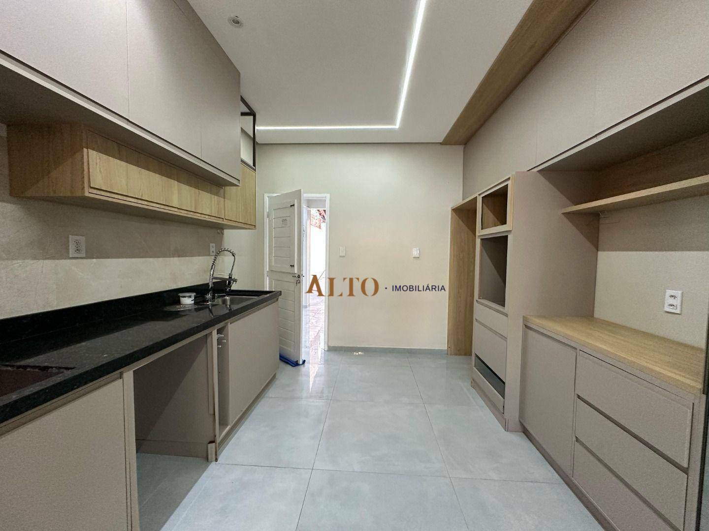 Casa à venda com 3 quartos, 300M2 - Foto 5