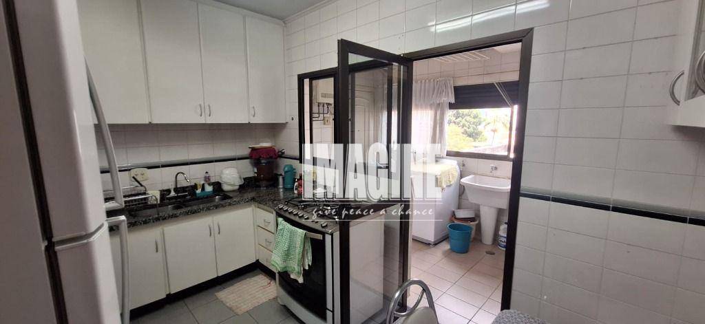 Apartamento à venda com 3 quartos, 130m² - Foto 12