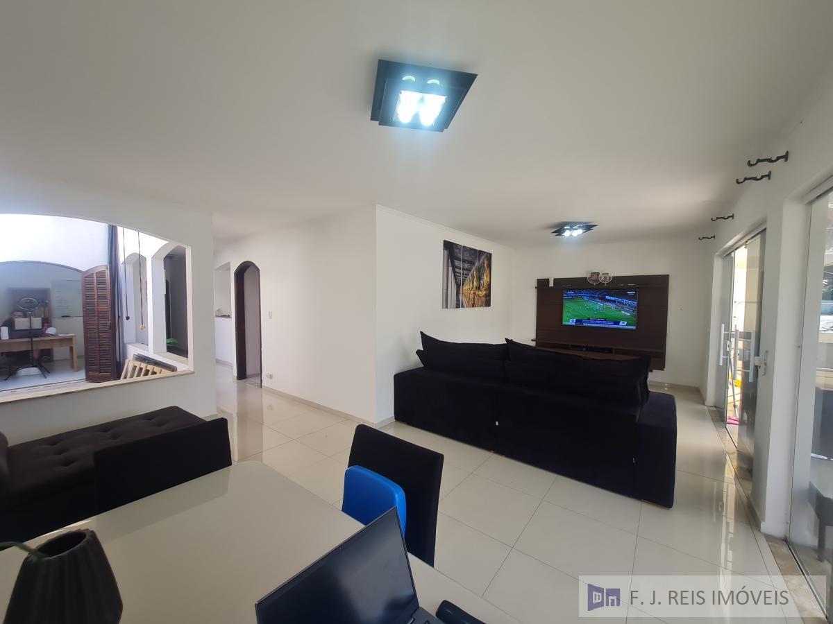 Casa à venda com 4 quartos, 550m² - Foto 4