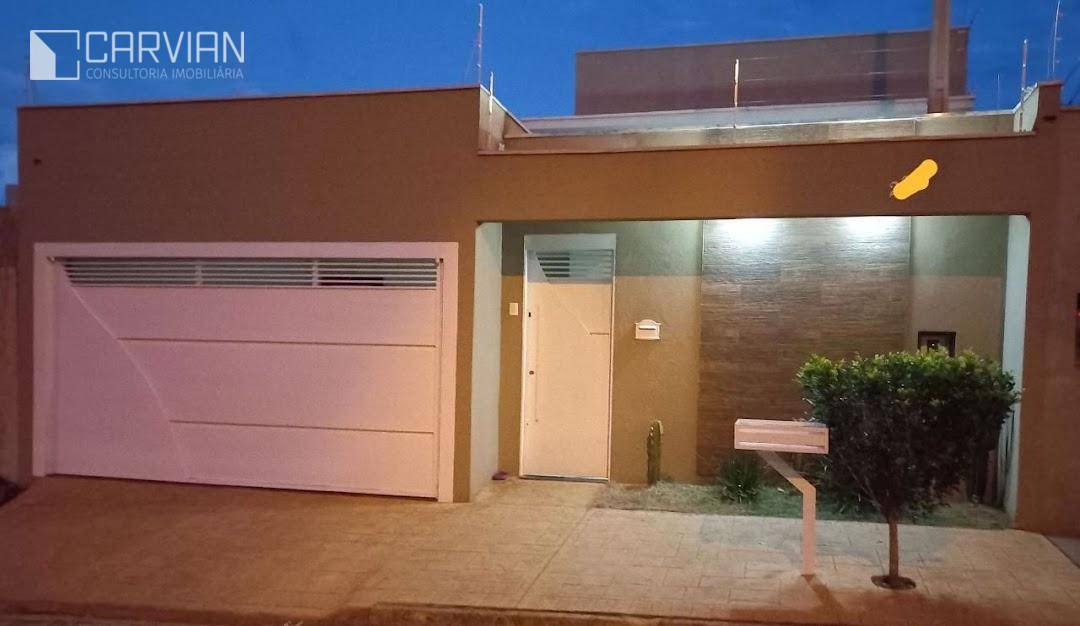 Casa à venda com 3 quartos, 147m² - Foto 1