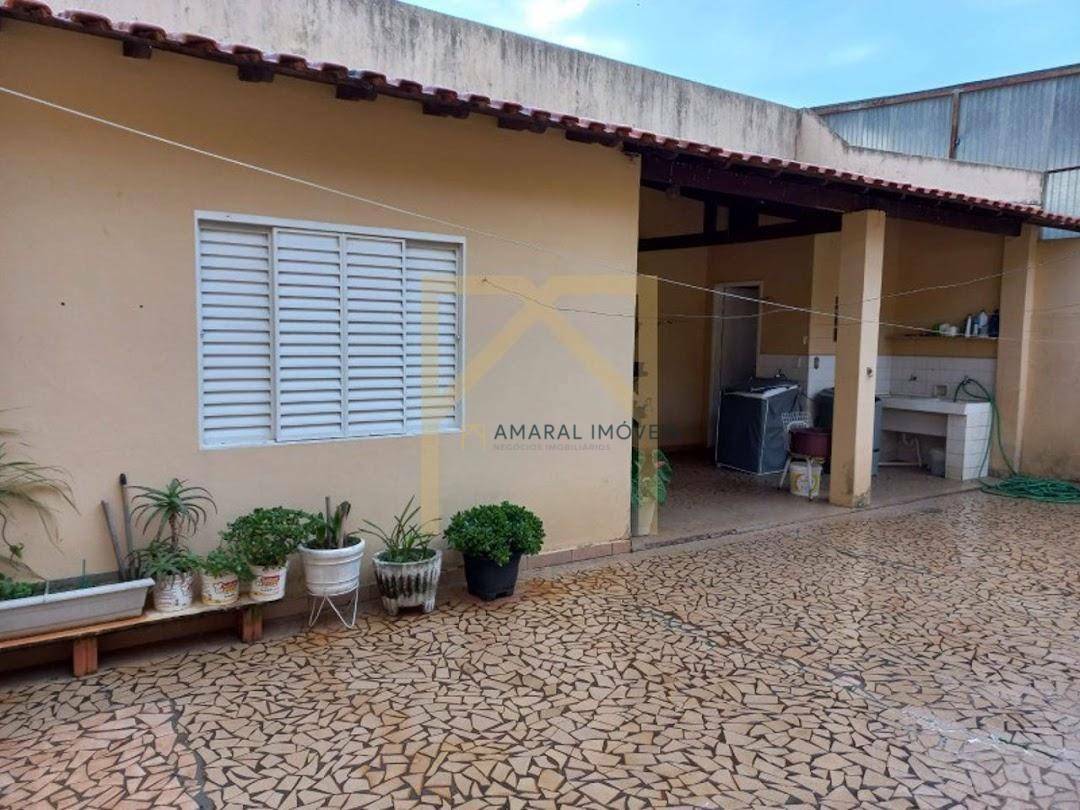 Casa à venda com 4 quartos, 240m² - Foto 14