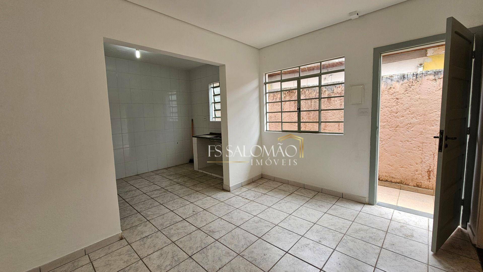 Casa para alugar com 1 quarto, 90m² - Foto 4