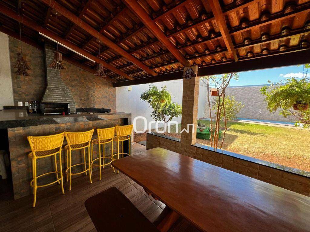 Casa à venda com 3 quartos, 167m² - Foto 1