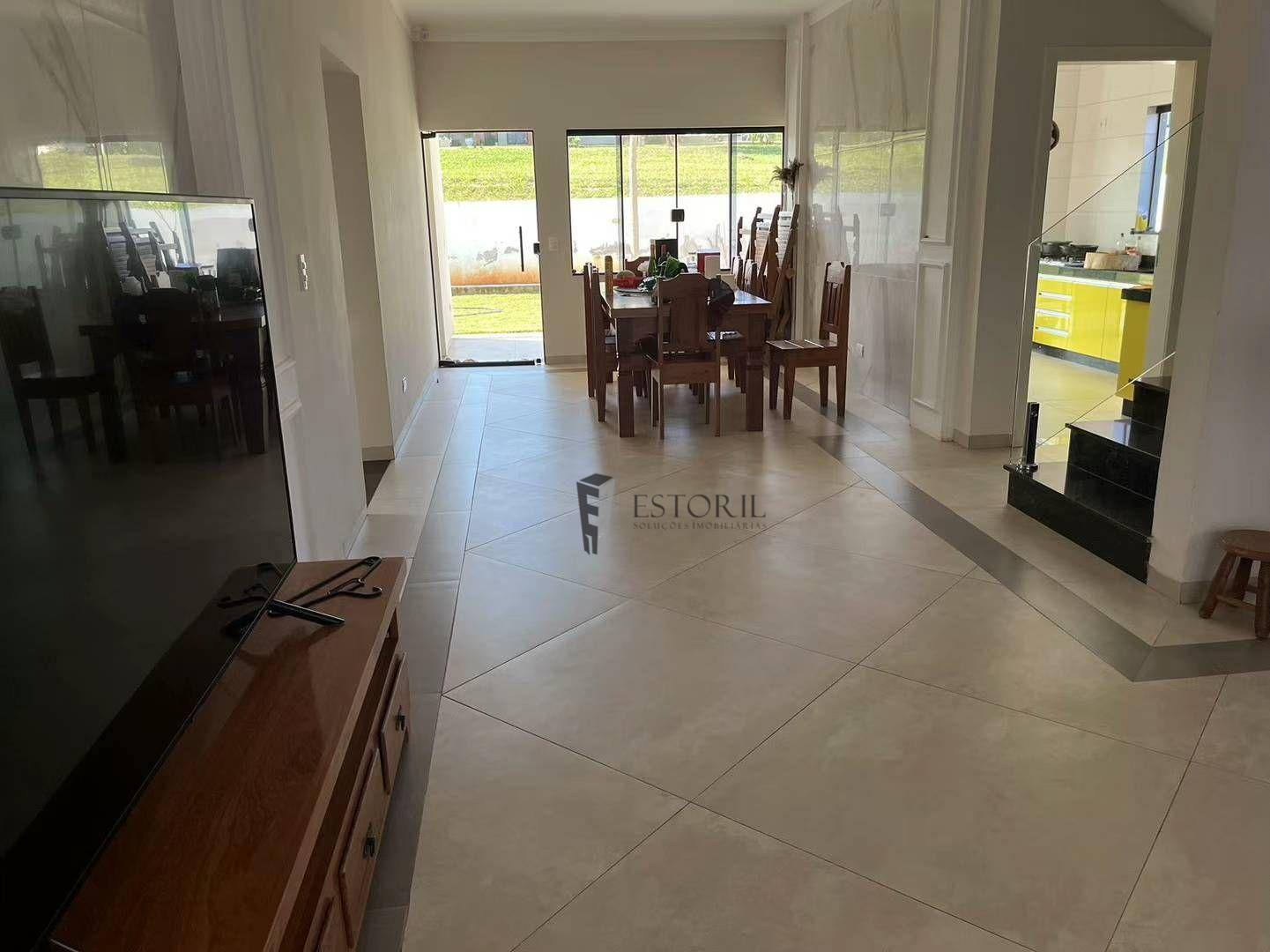 Sobrado à venda com 5 quartos, 212m² - Foto 2