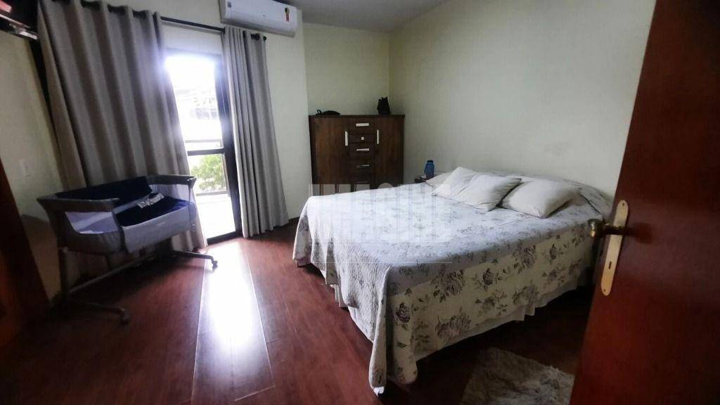 Sobrado, 3 quartos, 241 m² - Foto 2