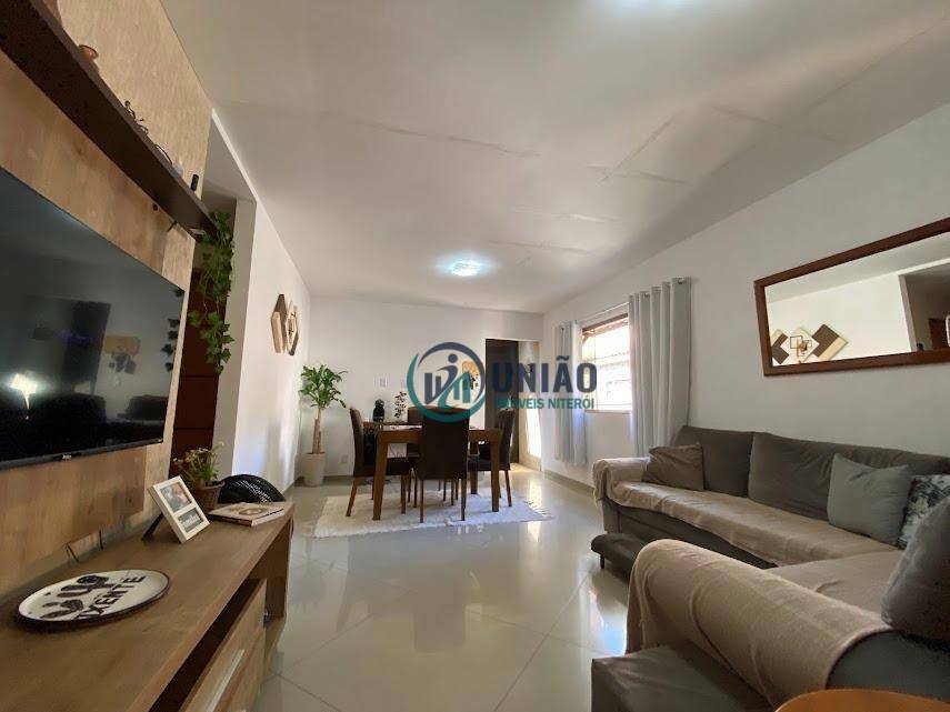 Casa à venda com 4 quartos, 240m² - Foto 1