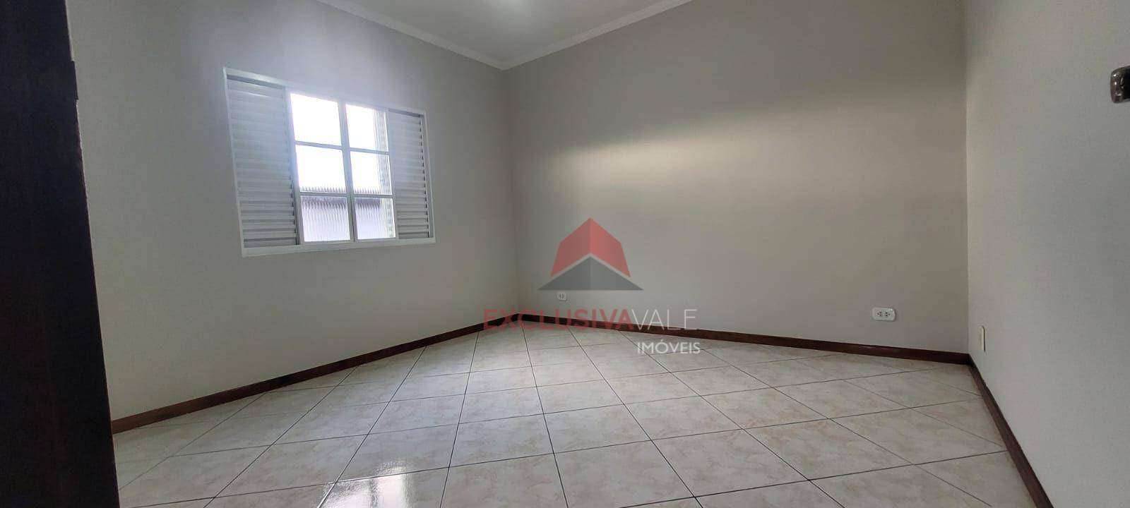 Casa à venda com 4 quartos, 180m² - Foto 4