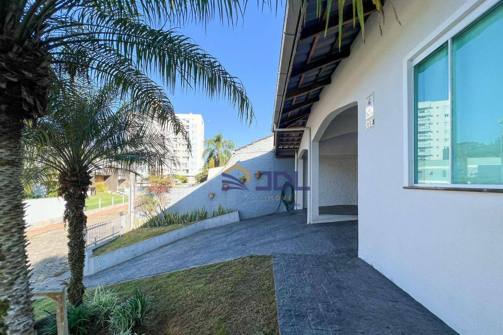 Casa à venda com 3 quartos, 300m² - Foto 3