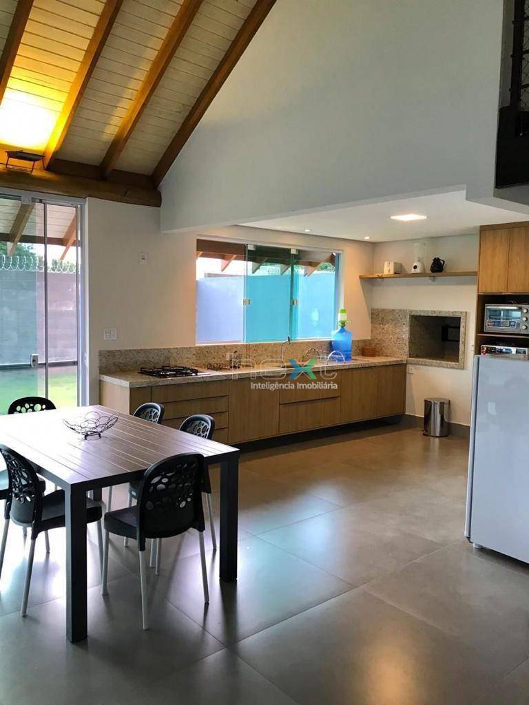 Casa à venda com 2 quartos, 125m² - Foto 2