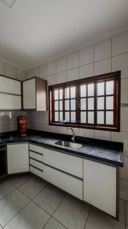 Casa para alugar com 3 quartos, 121m² - Foto 14