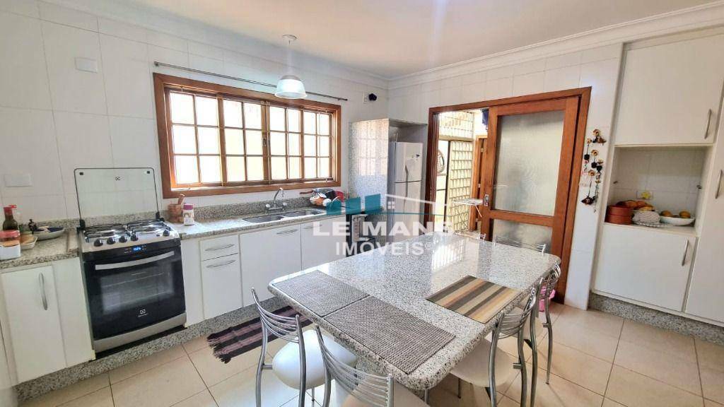 Casa à venda com 3 quartos, 241m² - Foto 22