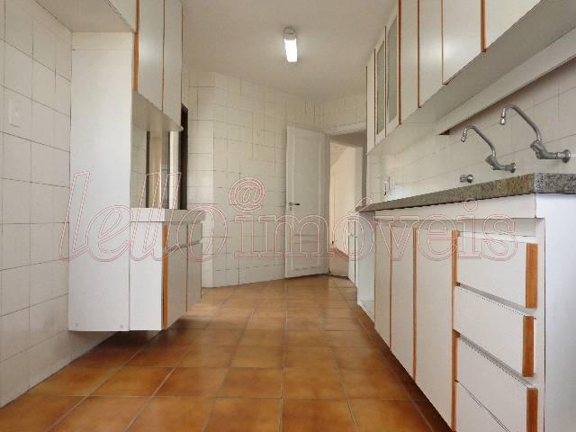 Apartamento para alugar com 3 quartos, 200m² - Foto 18