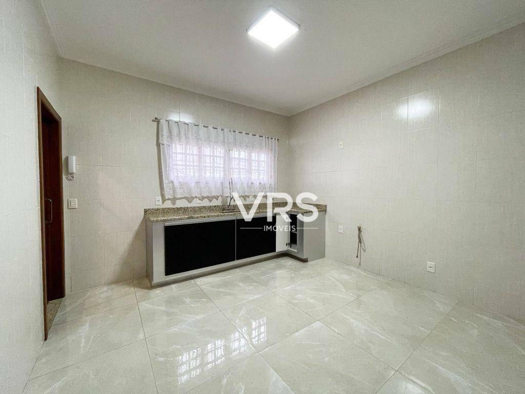 Casa à venda com 4 quartos, 195m² - Foto 12