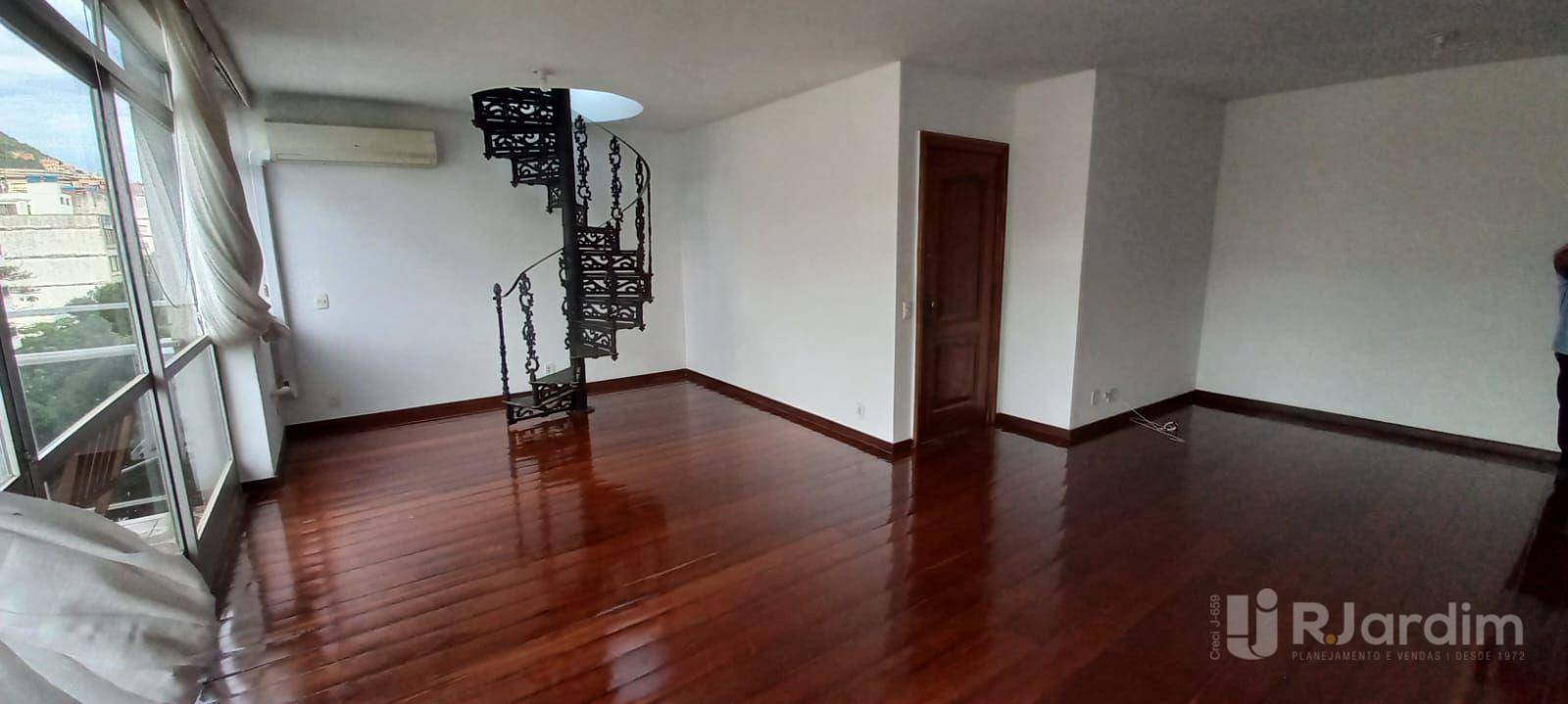 Cobertura para alugar com 3 quartos, 300m² - Foto 2