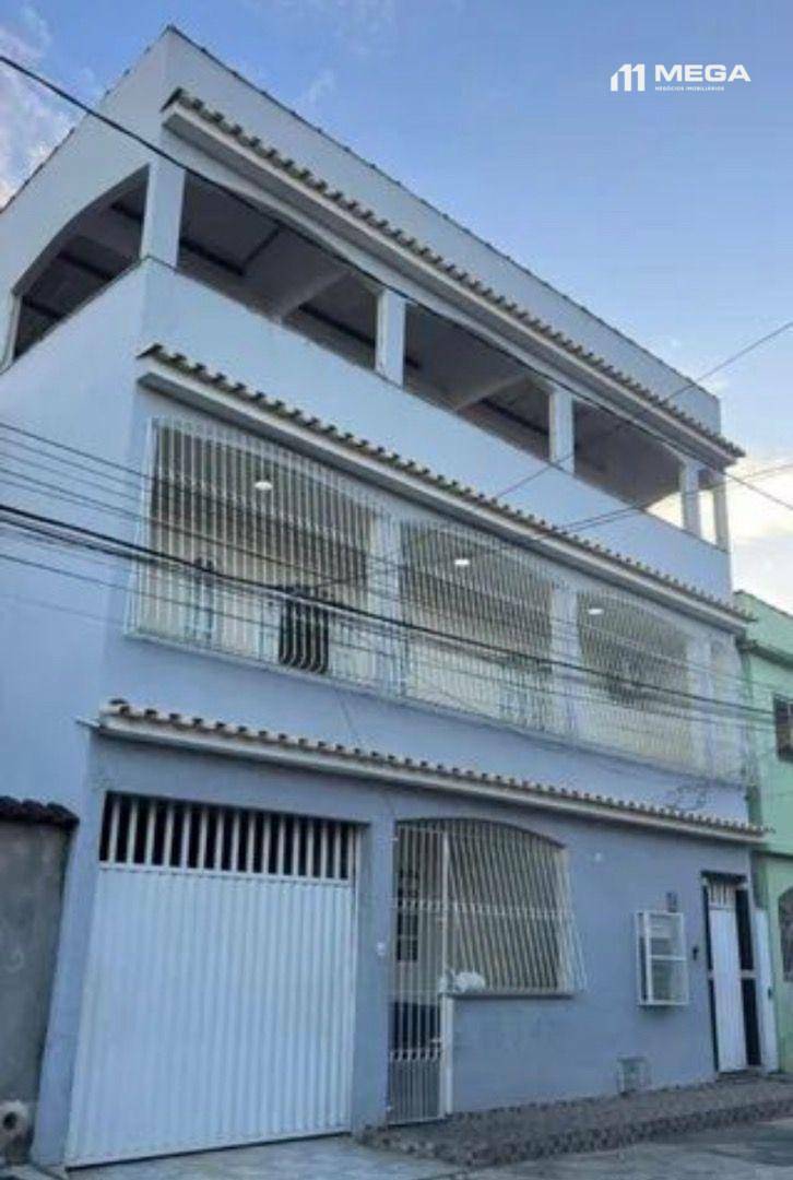 Casa à venda com 3 quartos, 300m² - Foto 2