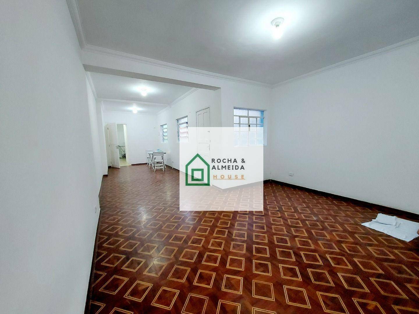 Casa para alugar com 4 quartos, 160m² - Foto 4