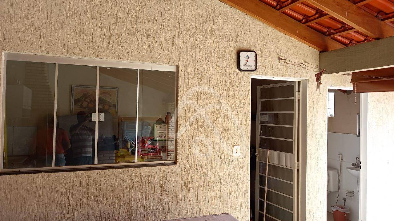 Casa à venda com 3 quartos, 200m² - Foto 3